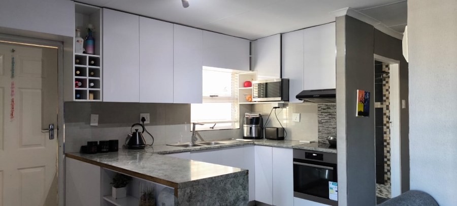 3 Bedroom Property for Sale in New Woodlands Western Cape